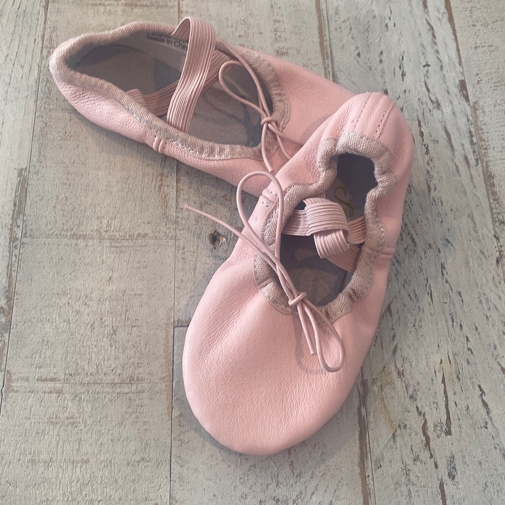 3/$20 Girls pink ballet slippers